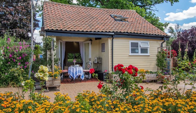 NORBANK COTTAGE, romantic, character holiday cottage in Bressingham