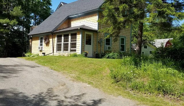 Norcross Cottage, quiet lakeside cottage in Maine moose country