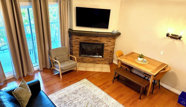 Nordic Charley - Mountain & lake view - Mezzanine room with mountain view