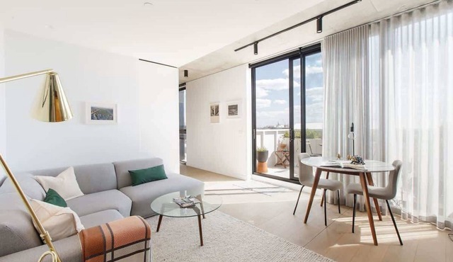 Nordic City Apt, Q Bed, Big Balcony, City Views!