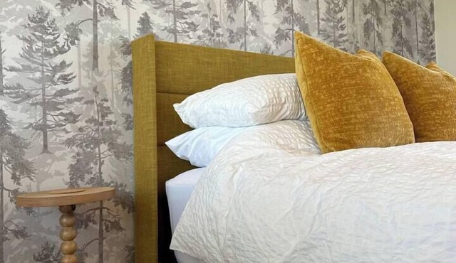 Nordic Harbor | Room 5 | Cedar Shadows