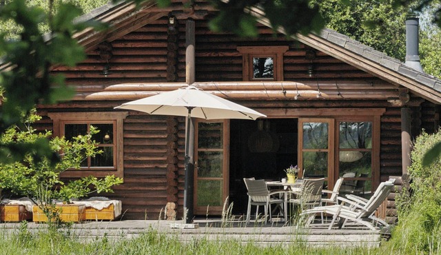 Nordic log cabin with views over the fields