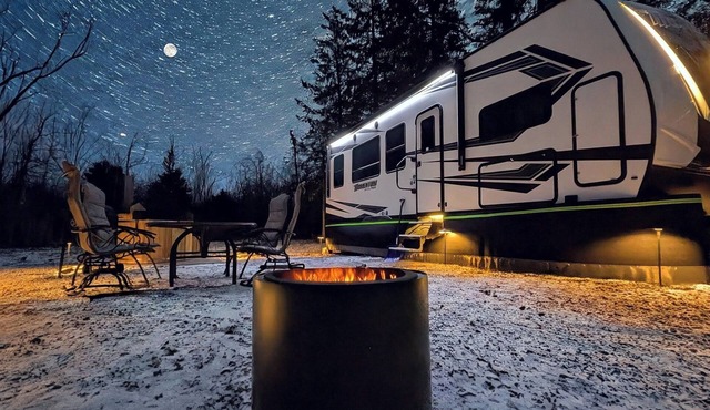 Nordic Spa Forest RV Glamping Hot Tub Trails
