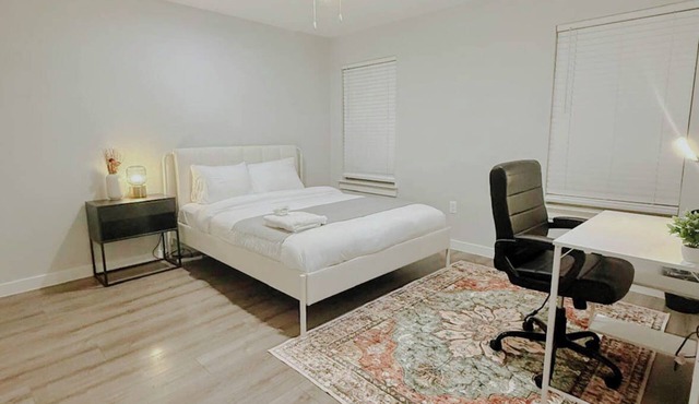 Nordic Style Apt Near Downtown Dallas Design District | 1 BR, 1BT, sleeps upto 5