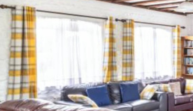 Norfolk coast large 5 bedroom house,10 beds sleeps 14 enclosed garden,parking