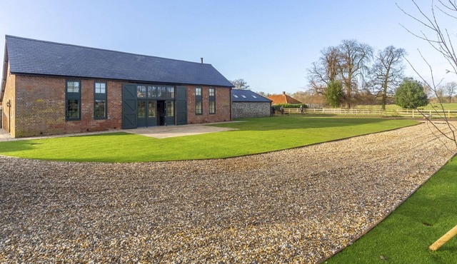 Norfolk Hall - Five Bedroom Villa, Sleeps 10