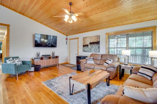 Norfork Lake Access Cabin with Deck and Water View!