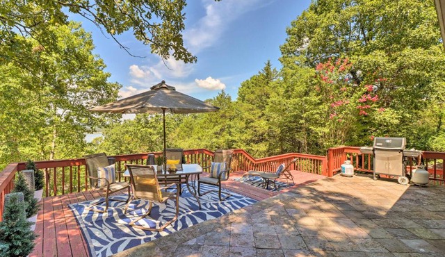 Norfork Lake Getaway Deck, 6 Mi to Main St!