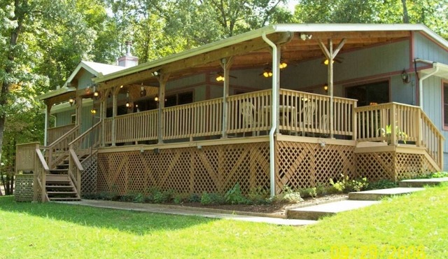 Norfork Lake View Home-Walk to Waters Edge! Affordable Luxury.