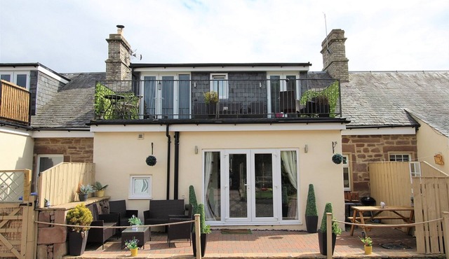 Norham near Berwick - Sleeps 8 - 2 Bathrooms - 15 Mins Beach - Dog Friendly