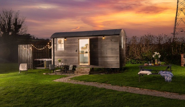 Nori's Nest - Hot Tub - Free Parking & WiFi - Fire Pit - BBQ