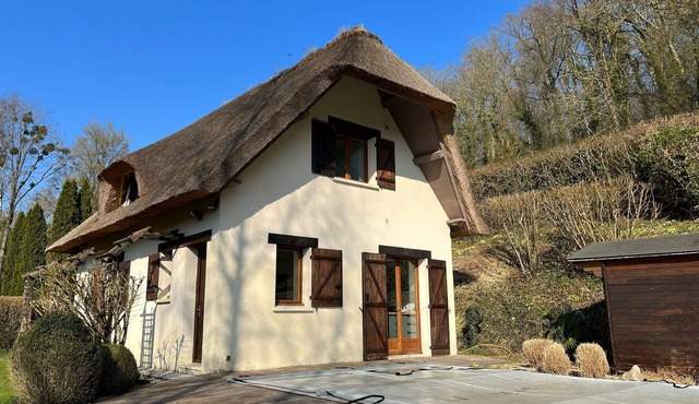Normandy cottage with natural swimming pool