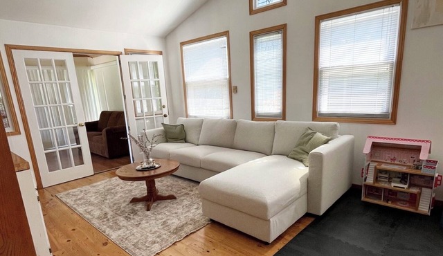 Norman Heights Cottage - Beach Access