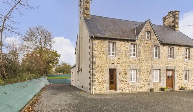 Norman house near beaches with private garden and parking