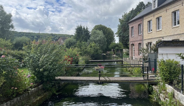 Norman house by the river and 10min from the sea and forest, 7 bedrooms