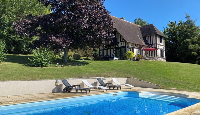 Norman house with swimming pool, exceptional view of the countryside, close to beaches