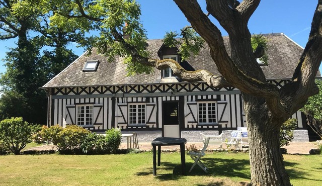 Normandy farmhouse, large garden. Sleeps 6. 2 bedrooms, 3 bathrooms.