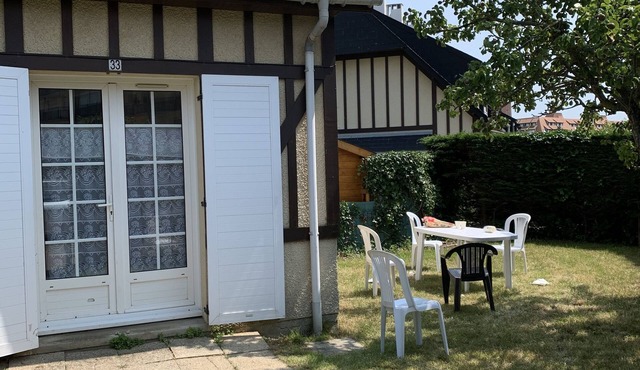 Normandy cottage with private garden 80 m2 300 m from the beach in a quiet location