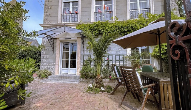Normandy :Large, comfortable historic house with sauna.
