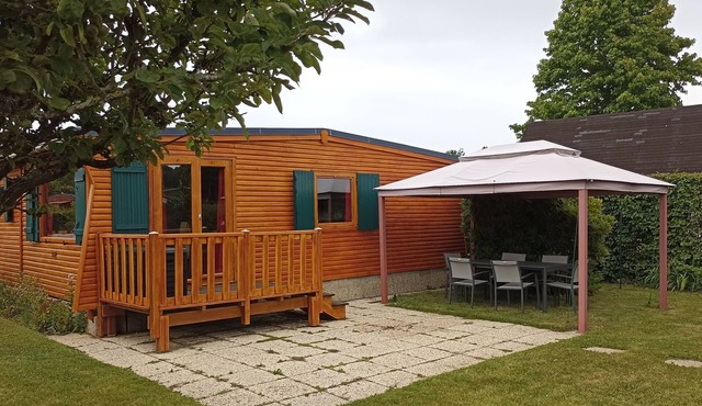 Normandy Near Deauville, 6-person apartment. private garden. swimming pool. Sea