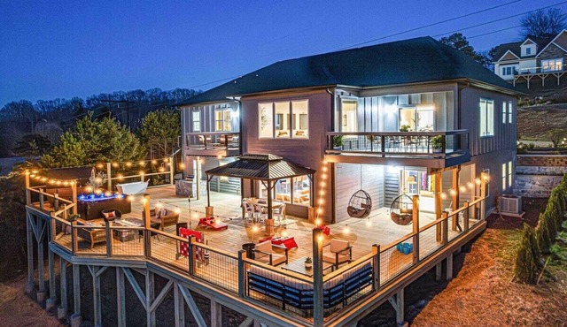 Norm’s Peak · Million Dollar VIEWS Amenities & Entertainment