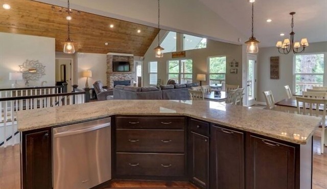 Norris Lake | 9BR/9BA Private Dock + Hot Tub | Quiet Cove