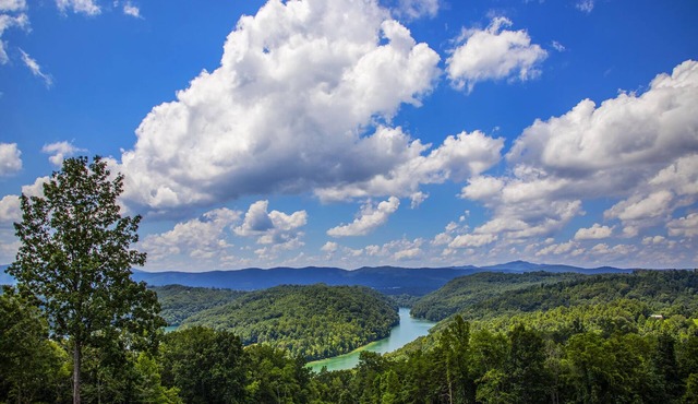 Norris Lake Barn Loft Apt 1 Lakeview's & 1 mi Access to public boat ramp