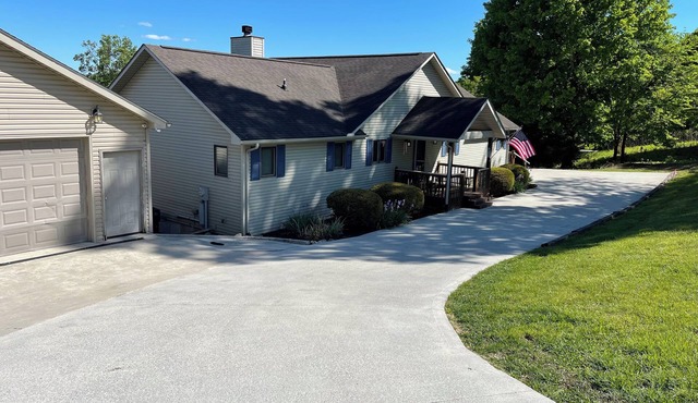 Norris Lake Front Rentals: R4 Lake View House @ Deerfield Resort