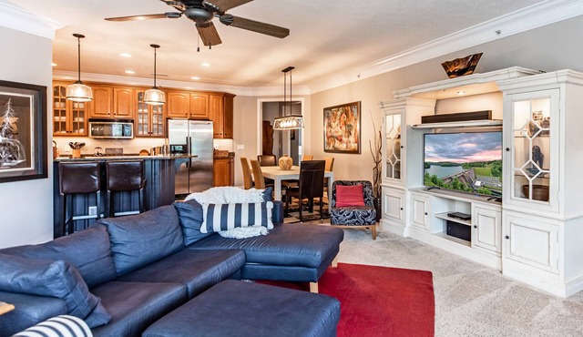 NORRIS LAKE'S Lakeside Haven at Yacht Club Condos - Pool, Hot Tub, Marina