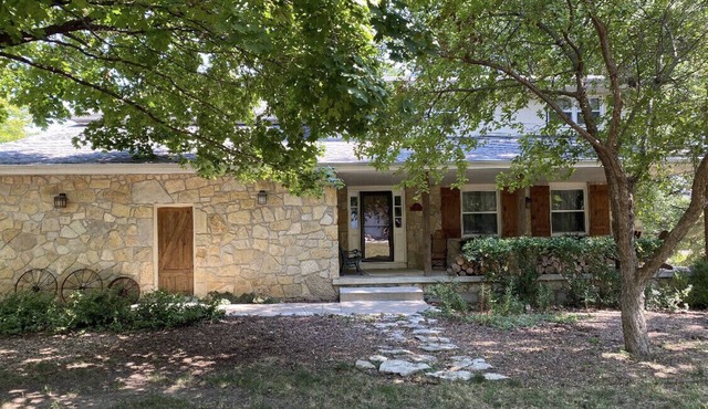 North Arrow- Warm, Stylish, Edge of Town