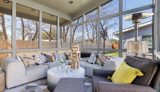 🌅 North Austin Stay w/Workspace, EV Charger + Screened Porch | SXSW Dream | Sunrise