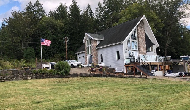 North Bay Hideaway, 3 Bed, 2+ Bath Beach House on Case Inlet