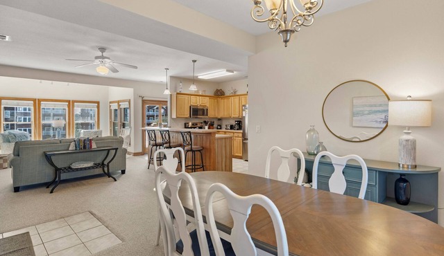 North Bay Retreat: Waterfront, Shared Pool, Fitness Center, Short Stays Anytime