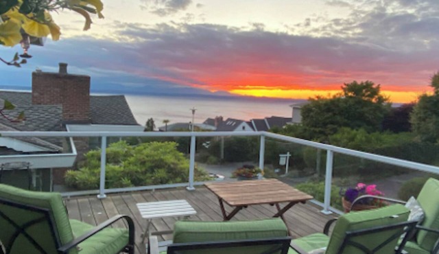 North Beach Retreat Near Puget Sound