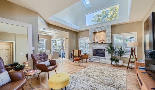 North Boulder 5BR/4BA retreat for 10: yard, AC, BBQ, Wi‑Fi, pet-friendly