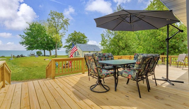 North Bound 25 - Family Compound With 5 Cottages!