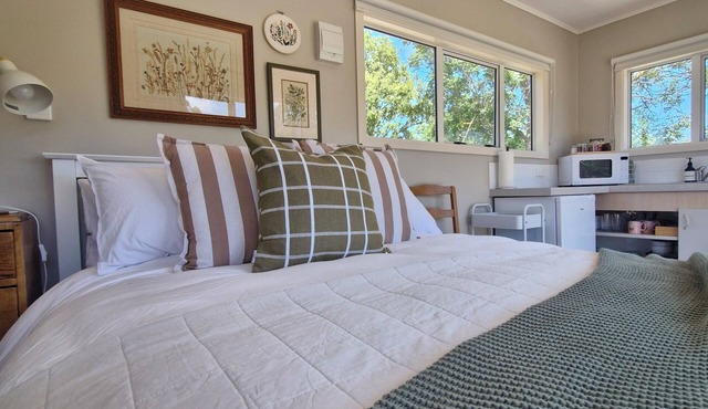 North Canterbury Cosy 1 bedroom cottage- pet friendly