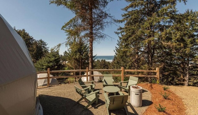 North Cape Dome - Sleeps 4 - w/SHARED Luxury Bathhouse Access