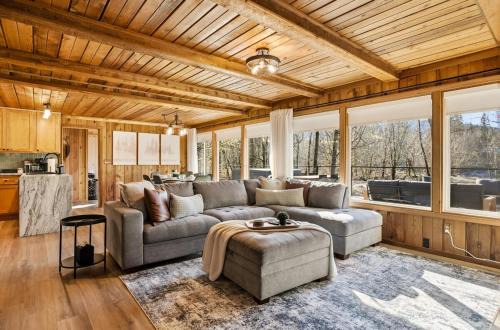 North Cascades Riverside Cabin-EV, HotTub, Fishing