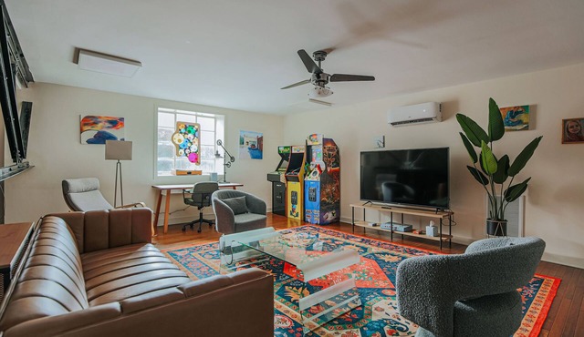 North Central Loft: Sauna + Walk Downtown
