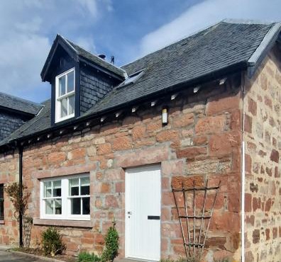 North Coast Property - Avoch Beach House - Luxury house with sea views