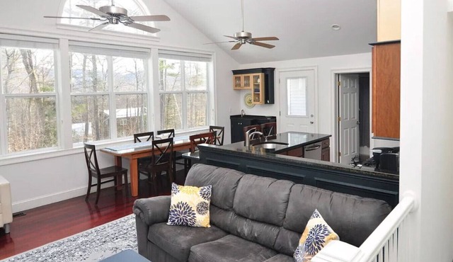 North Conway Gem | Hot Tub, Games & Fireplace