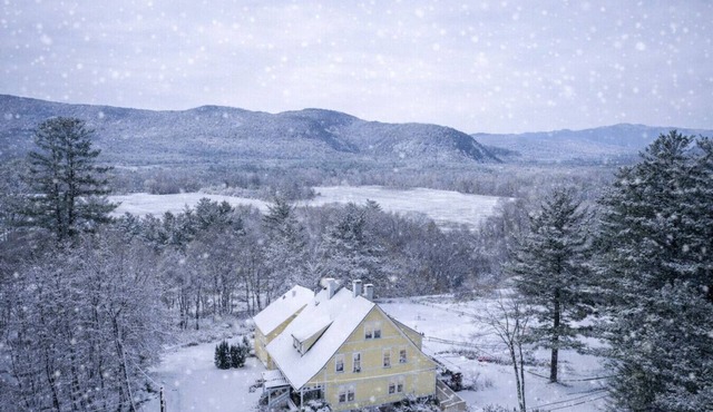 North Conway Getaway | Hot Tub, Pool & Sleeps 25!