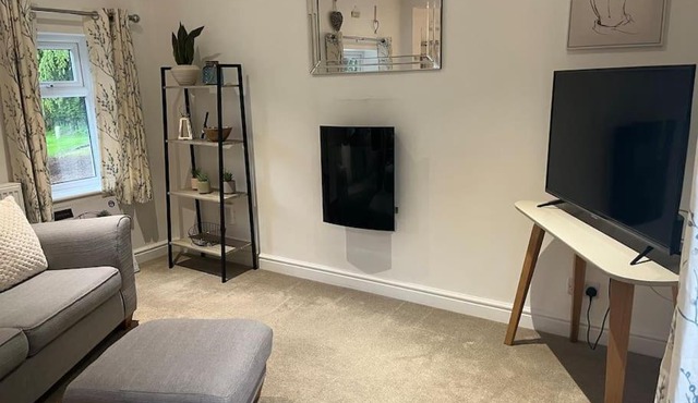 North Cottage Marlfields Hall, Stunning Location