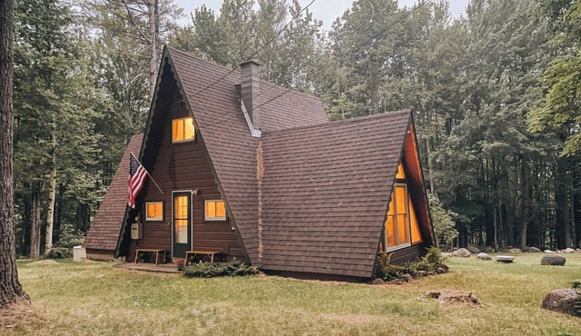 North Country A-Frame Cabin: close to snow mobile trails, skiing, hiking & more!