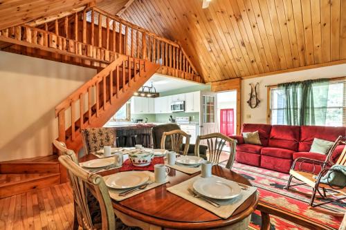 North Creek Cottage in the Adirondacks w/Fire Pit