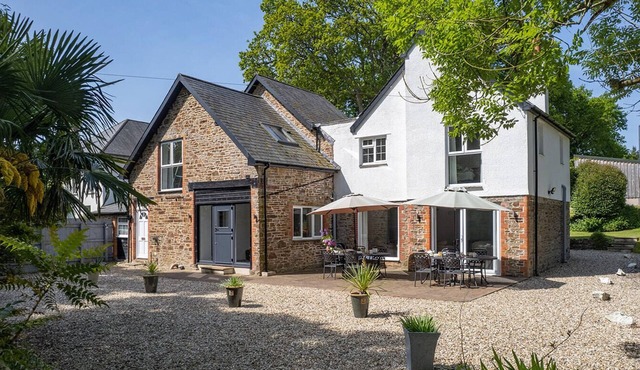 North Devon, pet-Friendly, 6 Bedroom House on 41 Acre Private Country Estate