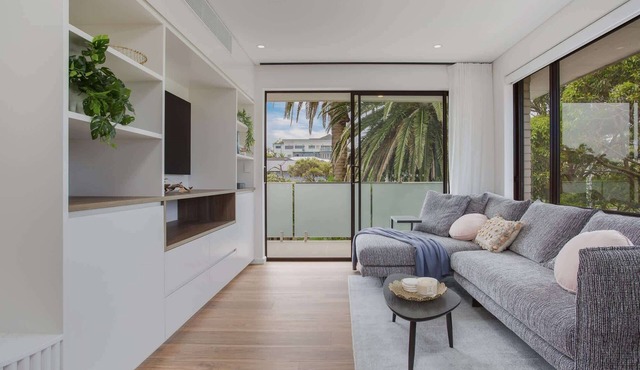 North-East Facing Modern 2-bed Apartment