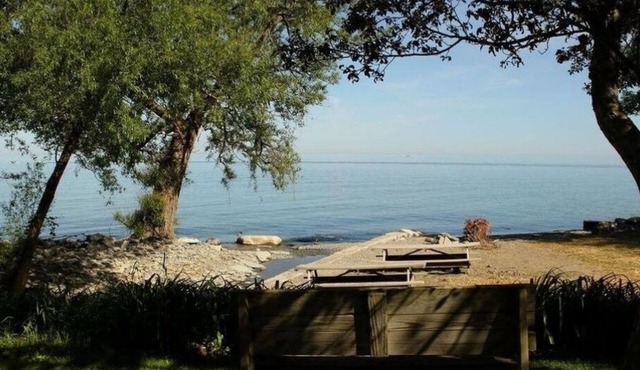 North East Lake House- 2 Apartments- sleeps 12