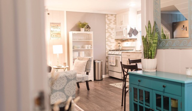 North End Beach Cottage Apartment - One block from beach